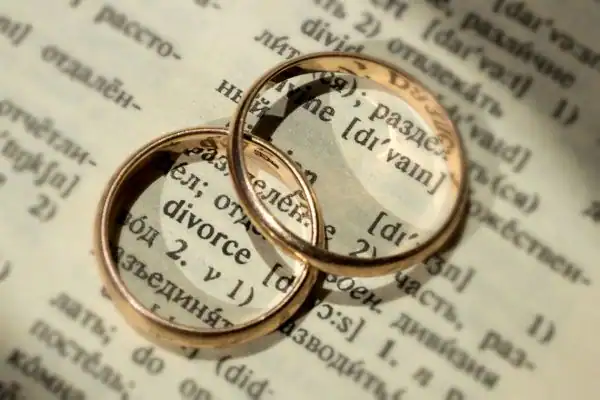 Image of rings removed before divorce mediation Sheerness